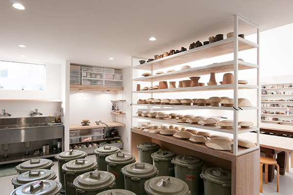 羽切陶房（はきりとうぼう）の工房内