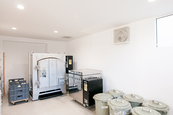 羽切陶房（はきりとうぼう）の工房内